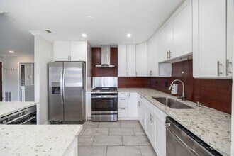 901 Yosemite Trail, Unit A5 in Roselle, IL - Foto de edificio - Building Photo