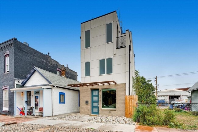 property at 2913 Lawrence St