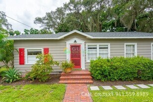 1010 Virginia Dr in Sarasota, FL - Building Photo