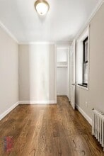 697 10th Ave, Unit 3FN in New York, NY - Foto de edificio - Building Photo