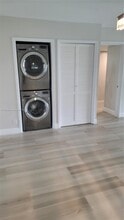 330 Racquet Club Rd, Unit 204 in Weston, FL - Building Photo - Building Photo