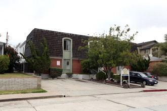 Adelaide North II in San Diego, CA - Building Photo - Building Photo