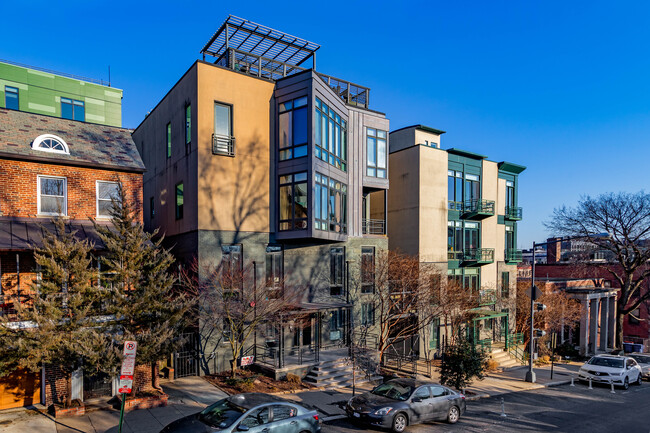 2311 15th St NW in Washington, DC - Foto de edificio - Building Photo