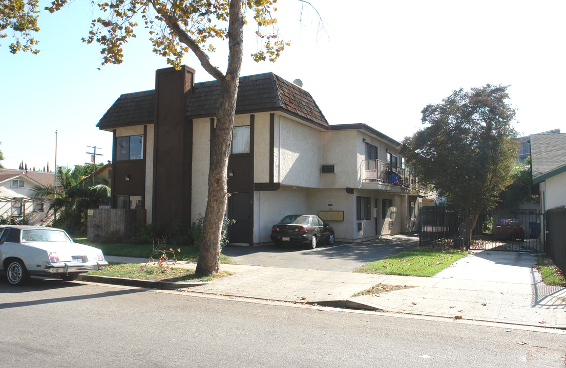 14842 Gilmore St in Van Nuys, CA - Building Photo