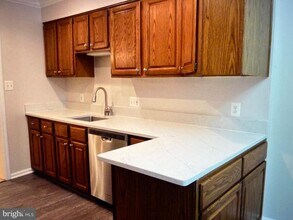 7256 Glen Hollow Ct in Annandale, VA - Building Photo - Building Photo