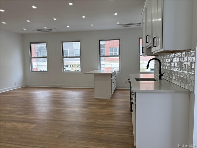 297 Halstead Ave in Harrison, NY - Building Photo - Building Photo