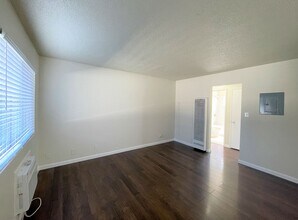 Lincoln Courtyards at 531 Glendora Avenue in Stockton, CA - Building Photo - Interior Photo