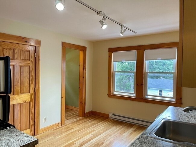 33 Oak Rd in Norwood, MA - Building Photo - Building Photo