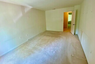 8113 Inverness Ridge Rd in Potomac, MD - Foto de edificio - Building Photo