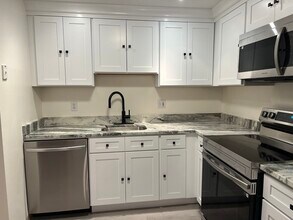 324 Washington St in Wellesley, MA - Building Photo - Building Photo