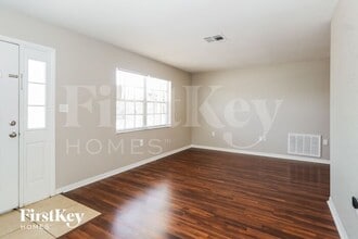 8241 Hixton Dr in Port Richey, FL - Building Photo - Building Photo