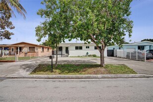 877 W 33rd St in Hialeah, FL - Building Photo