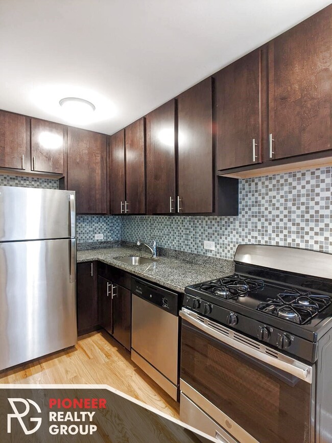 429 W Roscoe St, Unit 1