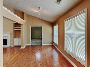 3175 Kings Bay Cir in Decatur, GA - Building Photo - Building Photo
