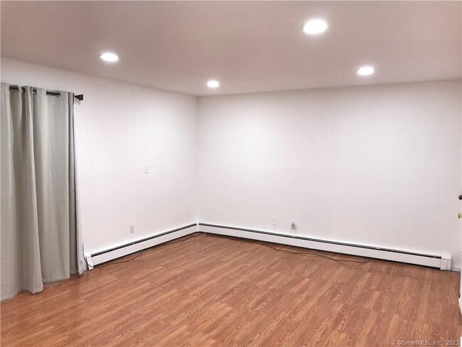1123 Waterbury Rd in Cheshire, CT - Building Photo - Building Photo