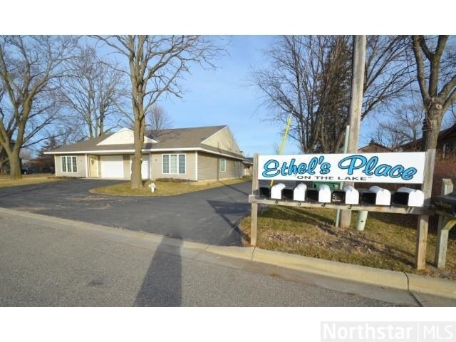 1024 Main St W in Silver Lake, MN - Building Photo