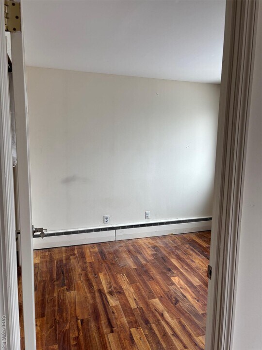 33-70 Prince St-Unit -907 in Queens, NY - Building Photo