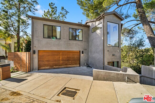 3026 Passmore Dr in Los Angeles, CA - Building Photo - Building Photo