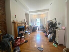 71 Gainsborough St, Unit 301 in Boston, MA - Building Photo