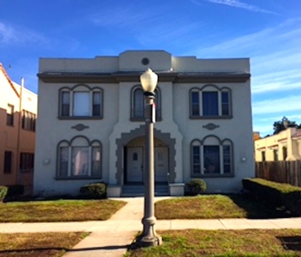 2826 S Bronson Ave in Los Angeles, CA - Foto de edificio