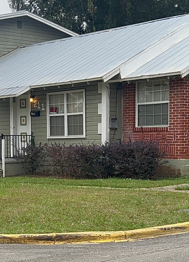 property at 211 Jakes & Patterson St
