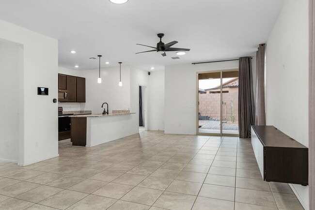 property at 870 Calle Tikal