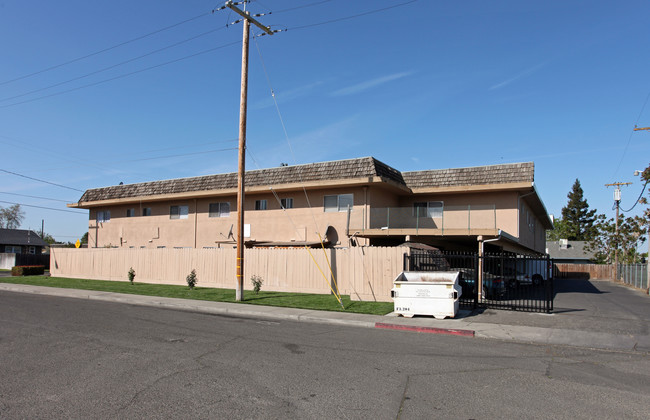 961 Wakefield Rd in Turlock, CA - Foto de edificio - Building Photo