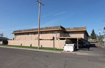 961 Wakefield Rd in Turlock, CA - Building Photo - Building Photo