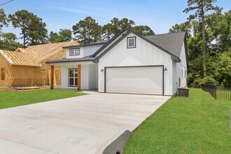 611 Bridgeview Dr in Onalaska, TX - Building Photo - Building Photo