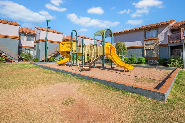 WAIVING ADMIN FEE in Phoenix, AZ - Building Photo - Building Photo