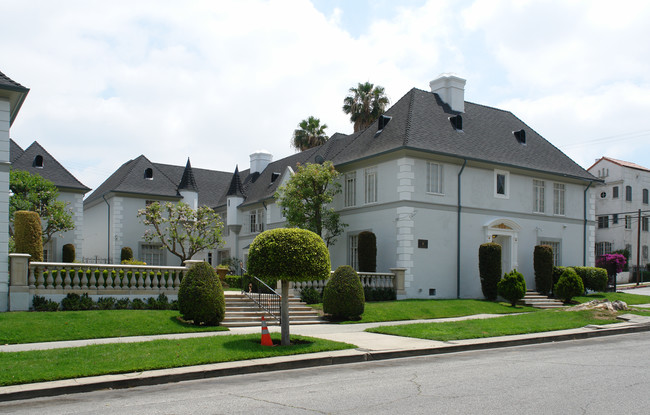 940 S Serrano Ave in Los Angeles, CA - Foto de edificio - Building Photo