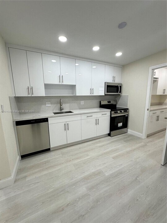 108 NW 3rd Ave in Hallandale Beach, FL - Building Photo