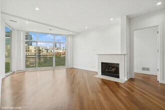 914 W Hubbard St in Chicago, IL - Foto de edificio - Building Photo