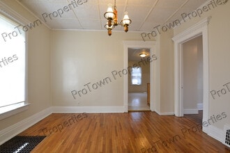 5 S Broadway St in Joliet, IL - Foto de edificio - Building Photo