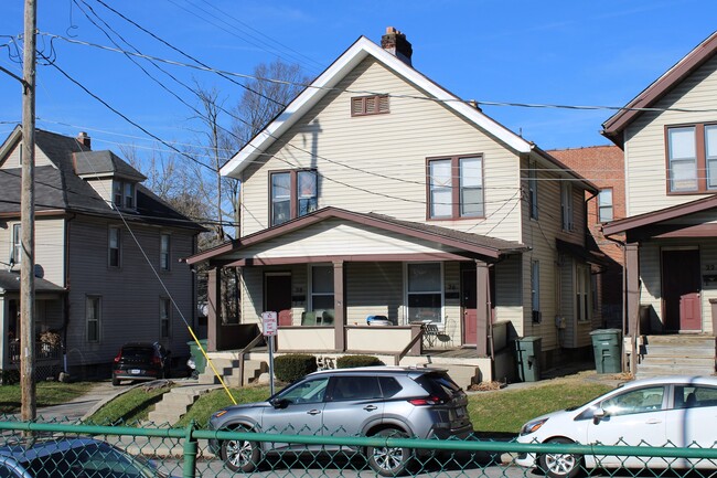 20-28 W Maynard in Columbus, OH - Foto de edificio - Building Photo