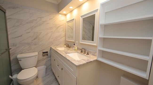 122 S Roberson St in Chapel Hill, NC - Building Photo - Building Photo