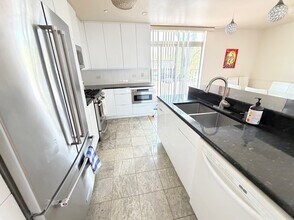 5557 S Harper Ave in Chicago, IL - Building Photo - Building Photo
