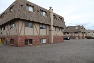 Hawk Point Apartments in Denver, CO - Foto de edificio - Building Photo