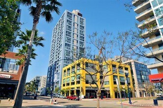 321 10th Ave, Unit 502 in San Diego, CA - Building Photo - Building Photo