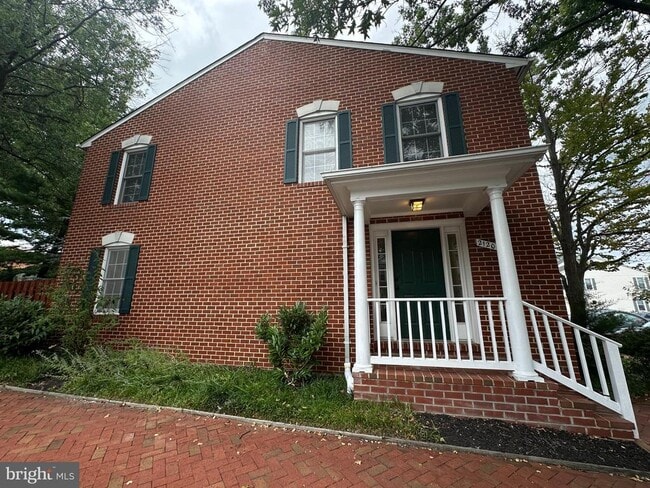 property at 2120 N Tazewell Ct