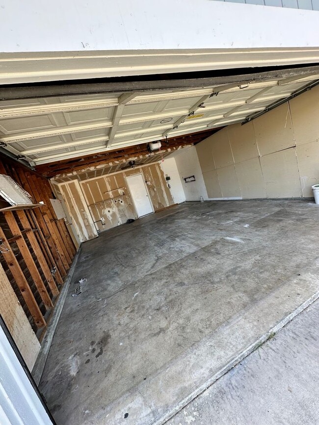 1359 Dove St in Los Banos, CA - Building Photo - Building Photo