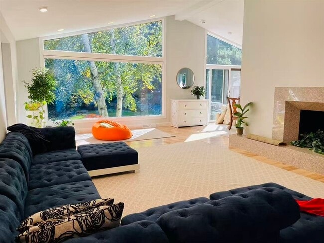 32 Countryside Rd in Newton, MA - Building Photo - Building Photo