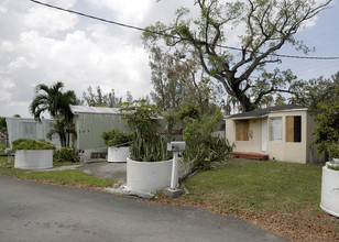 Biscayne Breeze Mobile Park in Miami, FL - Building Photo - Building Photo