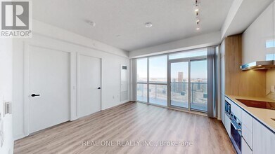 8 Interchange Wy in Vaughan, ON - Building Photo - Building Photo