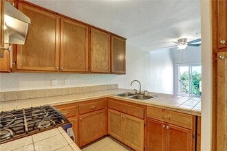 450 E 4th St, Unit 437 in Santa Ana, CA - Building Photo - Building Photo