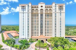 6585 Nicholas Blvd in Naples, FL - Building Photo