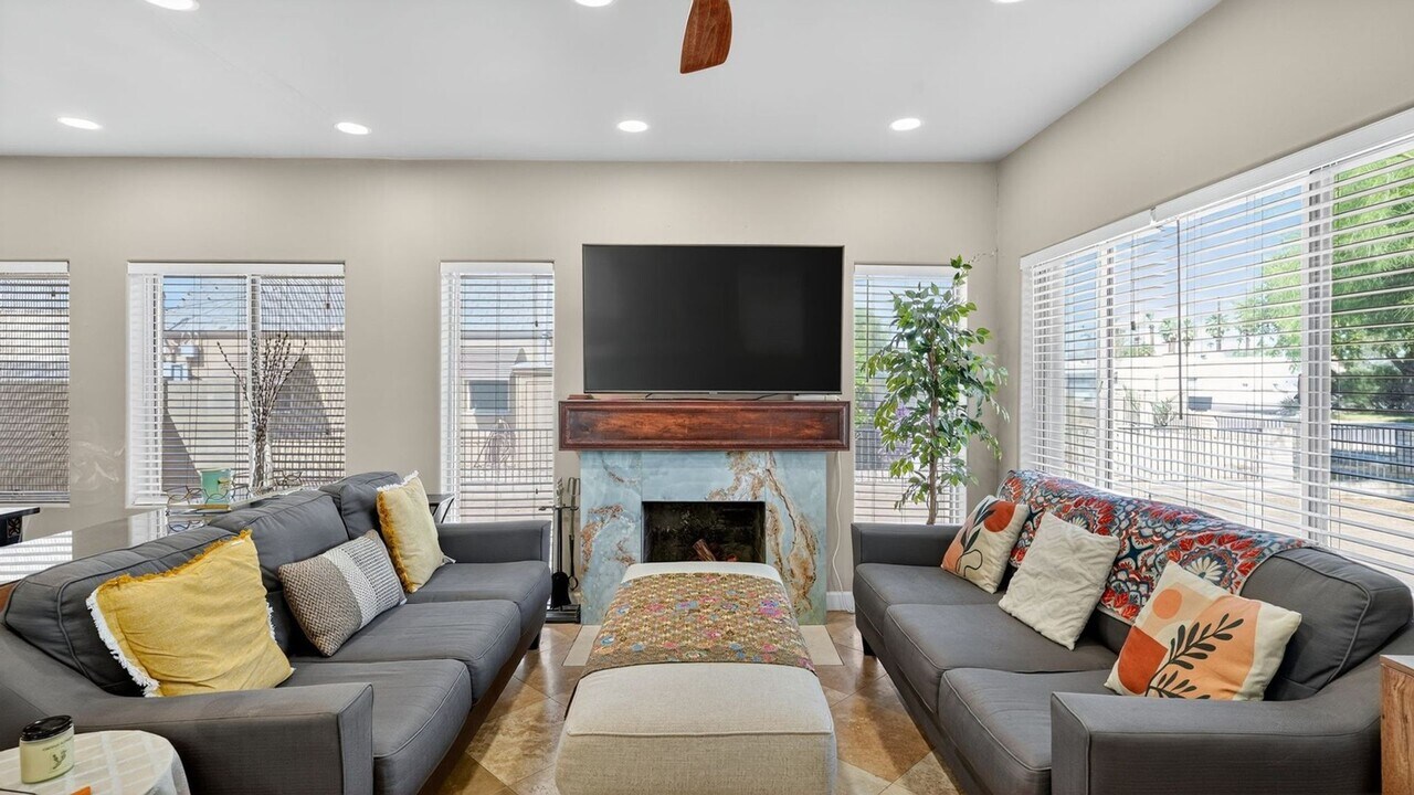 1627 E Earll Dr in Phoenix, AZ - Building Photo