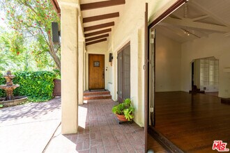 329 N McCadden Pl in Los Angeles, CA - Building Photo - Building Photo