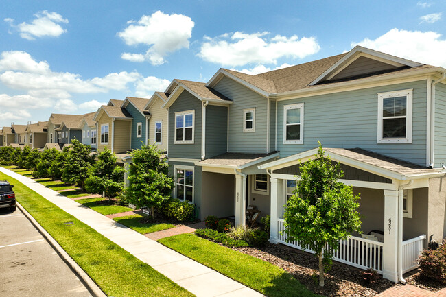 Park Square Townhome in Apollo Beach, FL - Foto de edificio - Building Photo