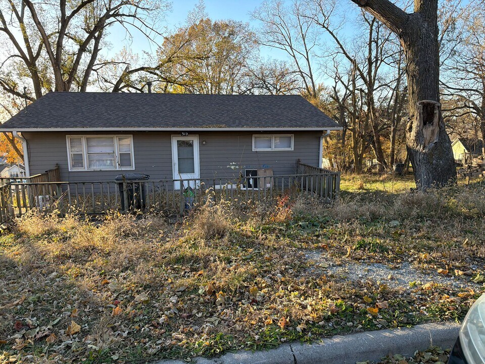 312 Hill St in Oakland, IA - Building Photo